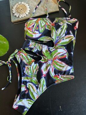 Yira colorful beach bikini size small